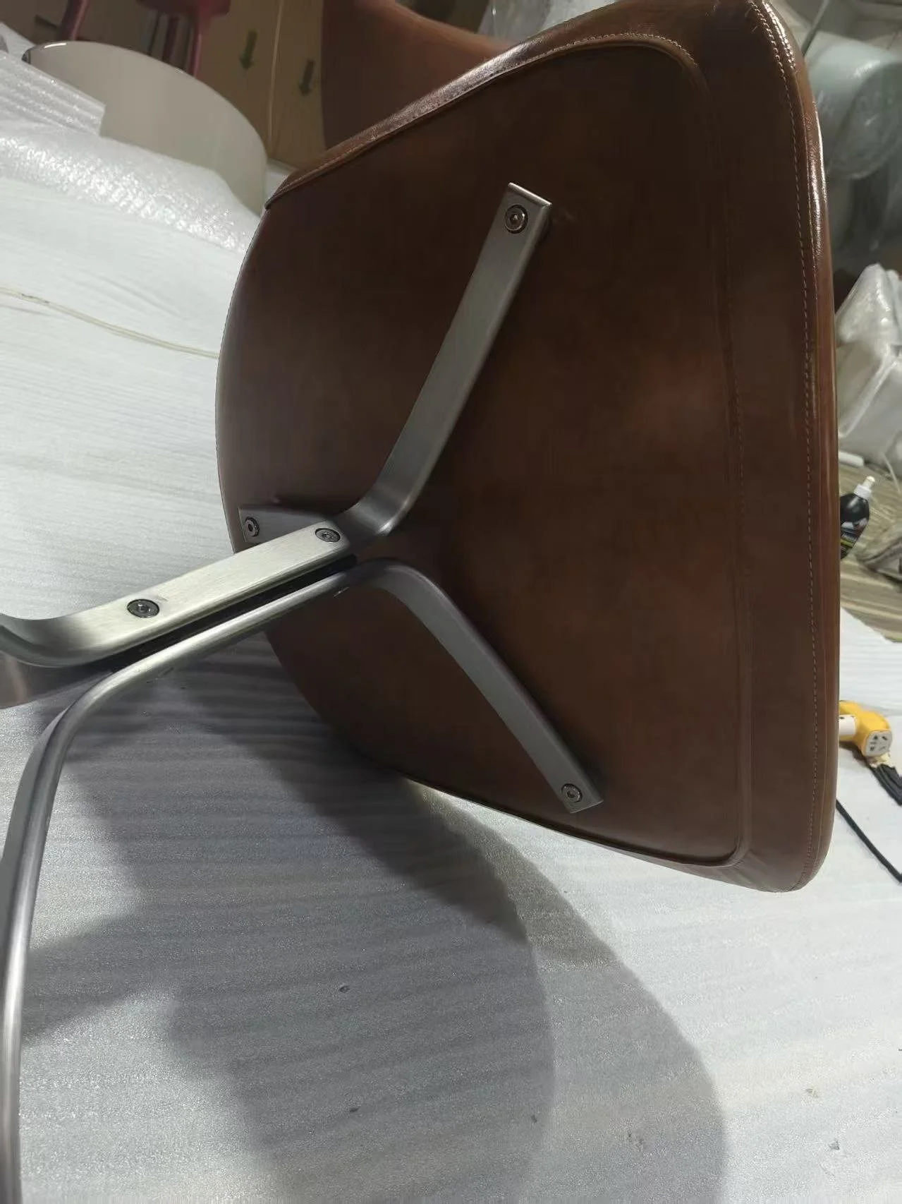 PK 9 Tulip Chair dupe replica brown leather vintage