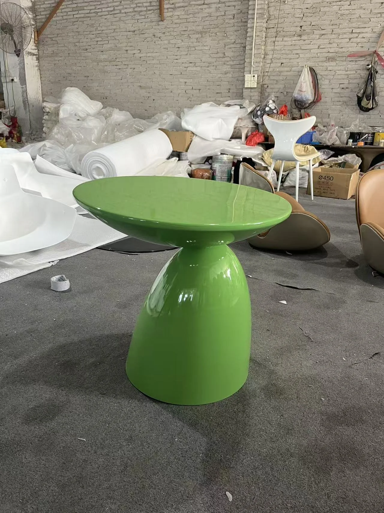 Parabel dining table replica