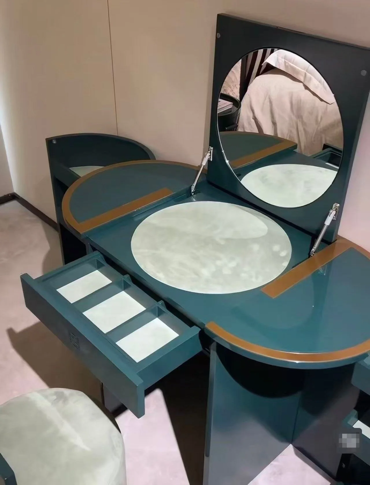 O'Lock Vanity Fendy dupe