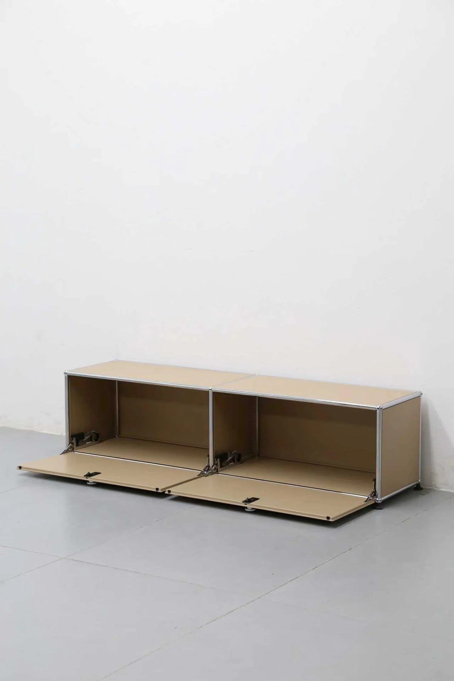 USM Haller cabinet replica