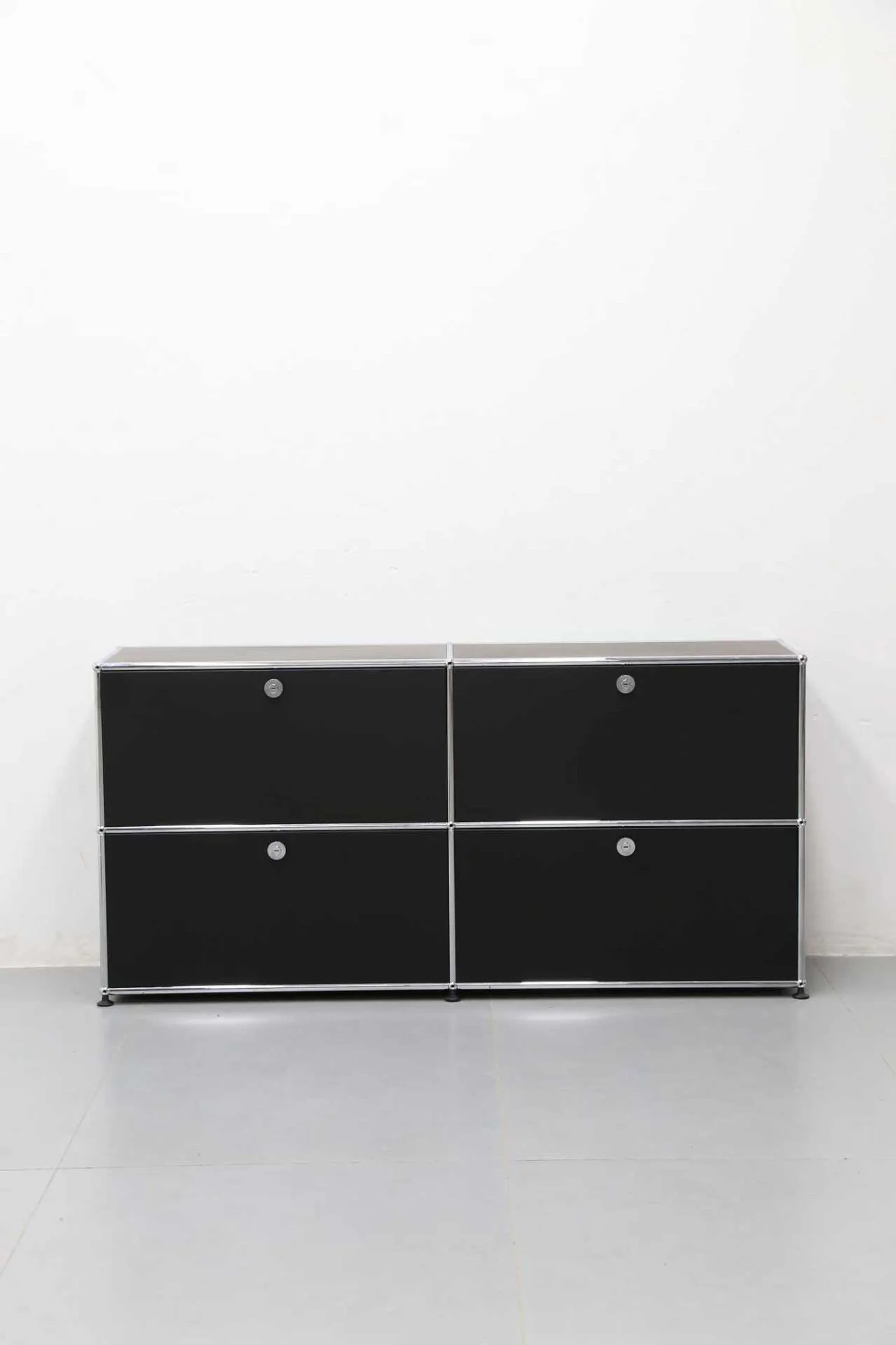 USM Haller cabinet replica