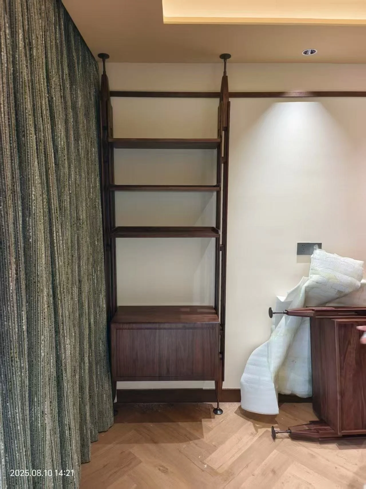 LB7 Three-Bay Bookcase replica