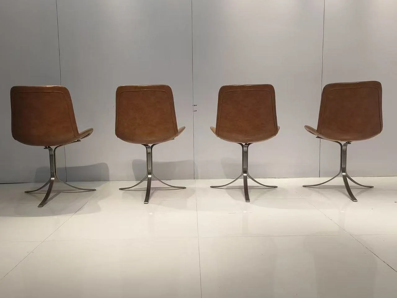 PK 9 Tulip Chair dupe replica brown leather vintage
