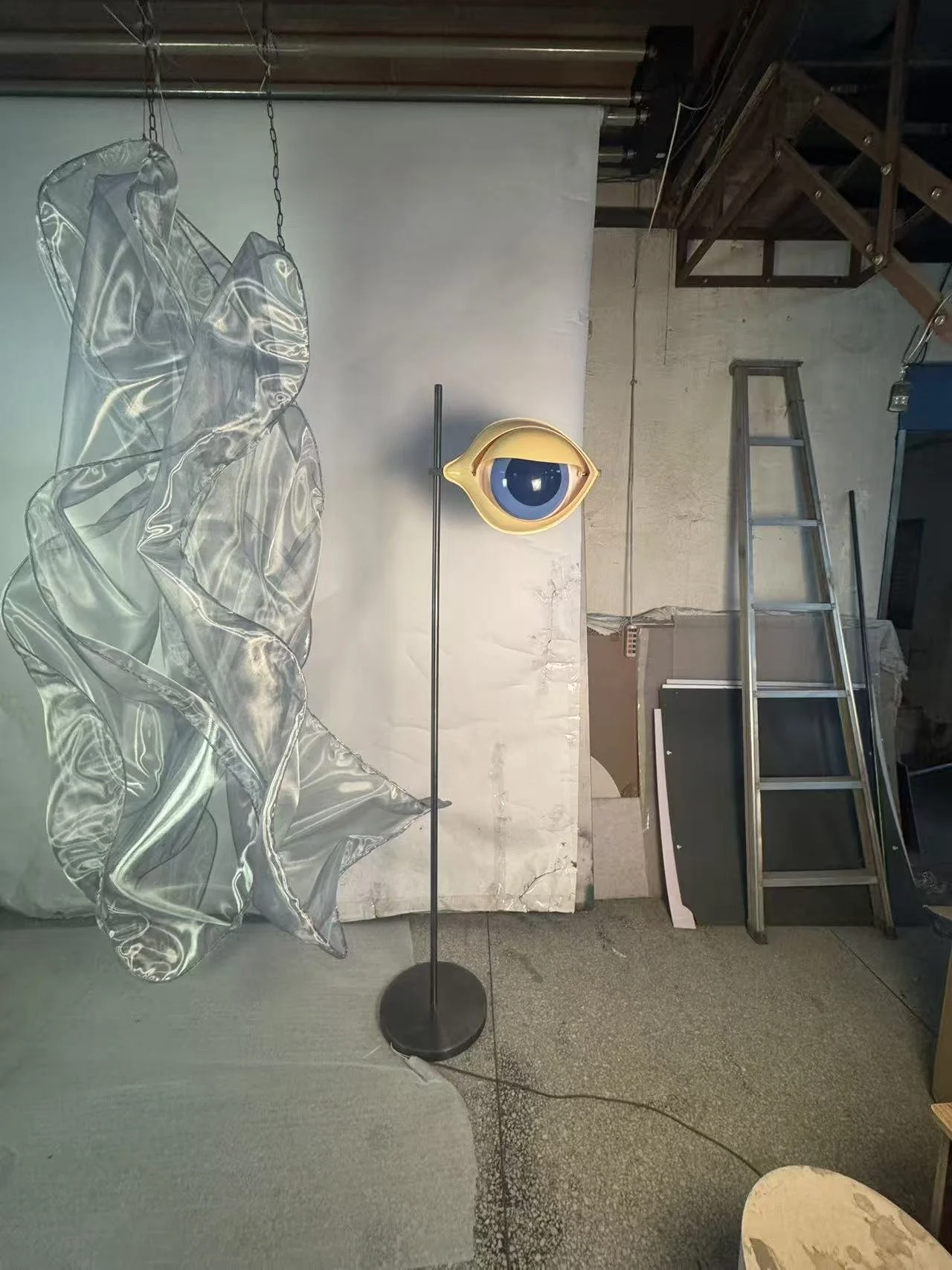 "L'Oeil" Eye Floor Lamp replica