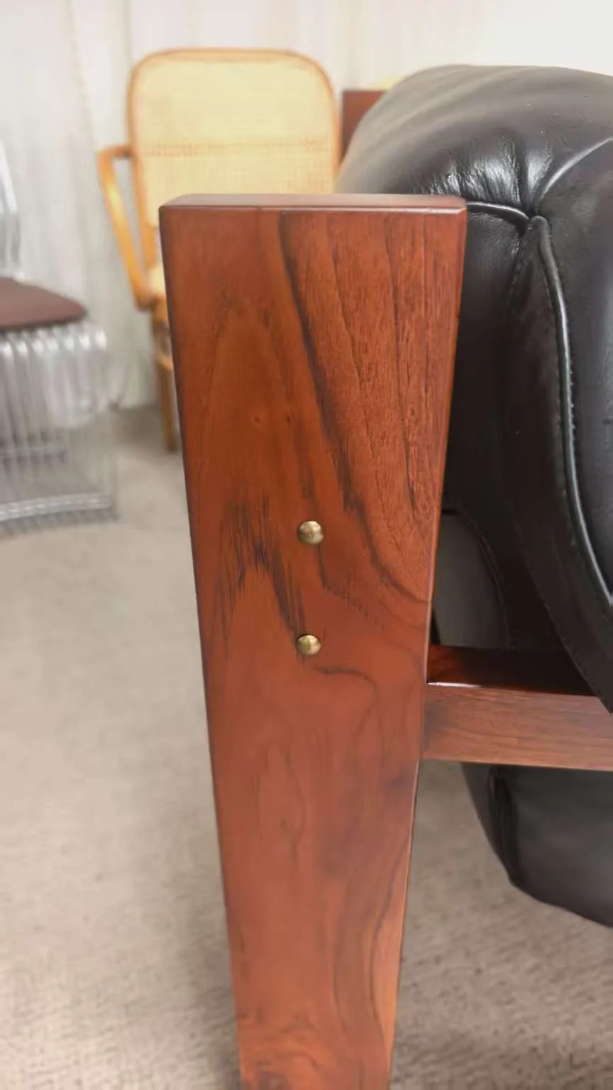 MP-97 Lounge Chairs Lafer black leather