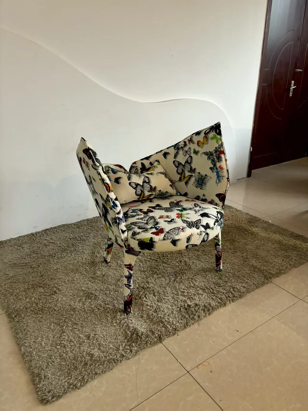 Lady B chair replica