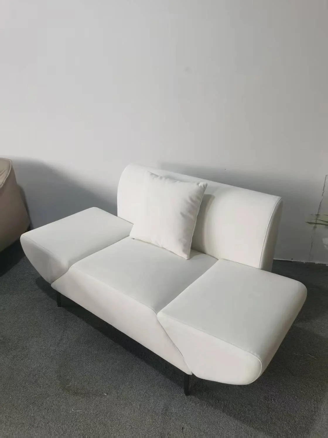 Pacific pure chair Jori replica