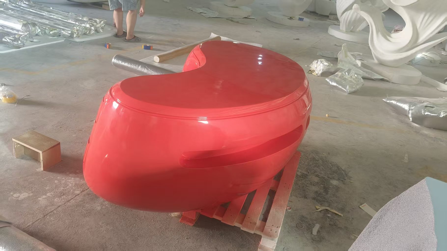 Boomerang Desk Calka replica dupe red color