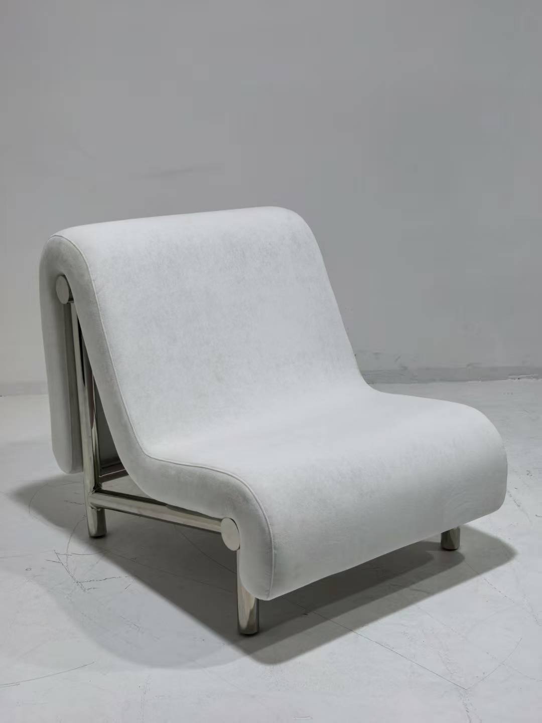 Melt lounge chair white