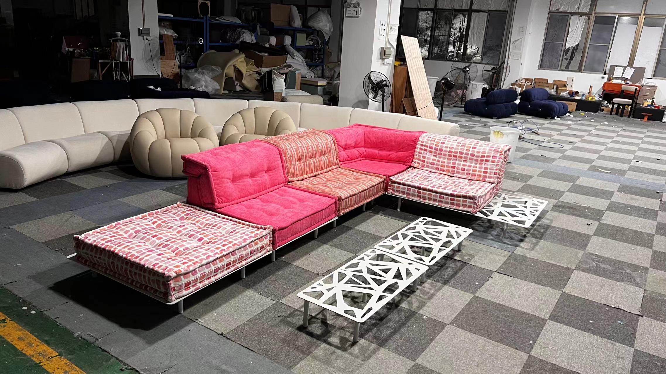 Mah Jong Kenzo sofa replica pink