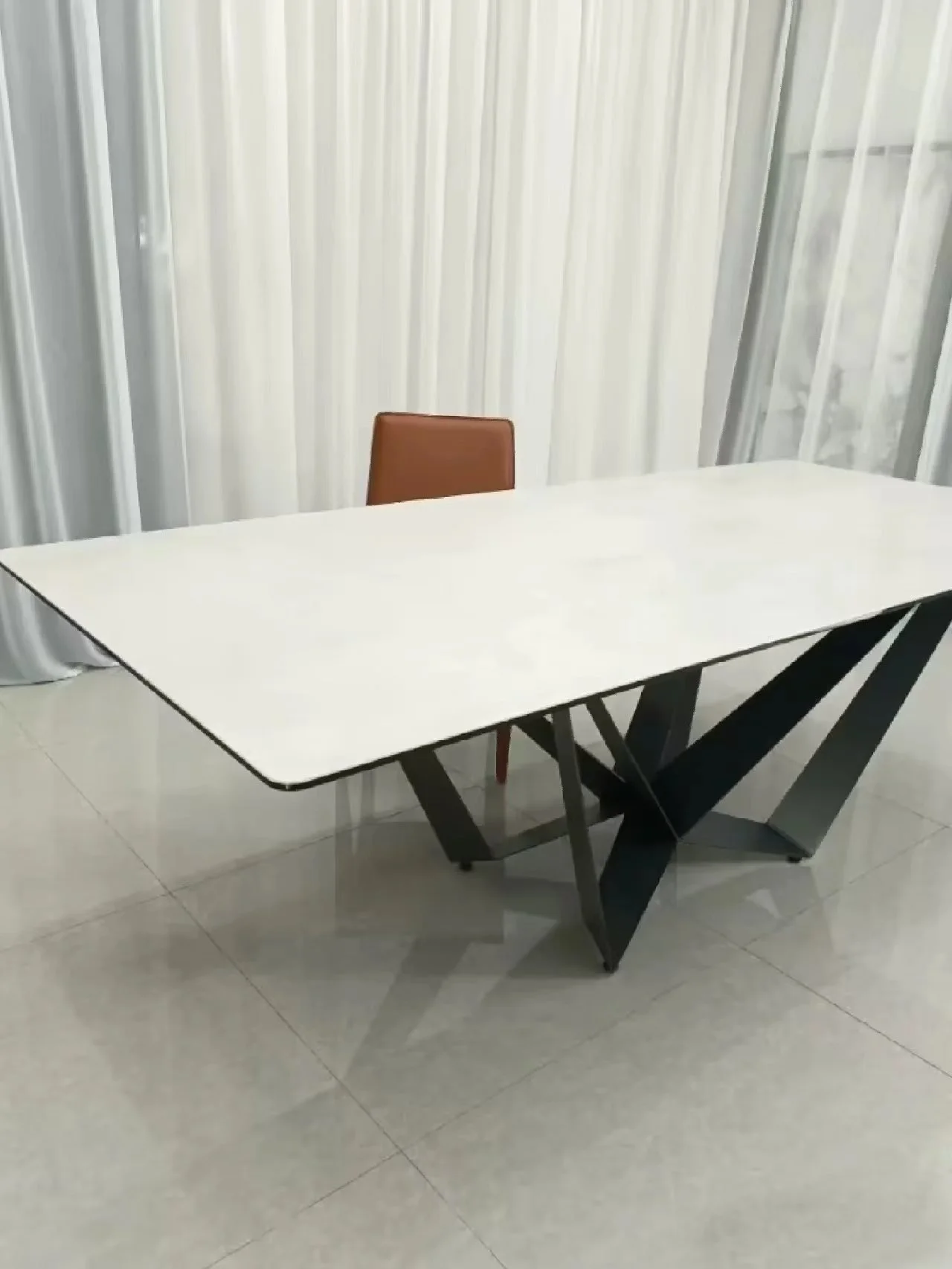 Catellan Italia skorpio keramik table
