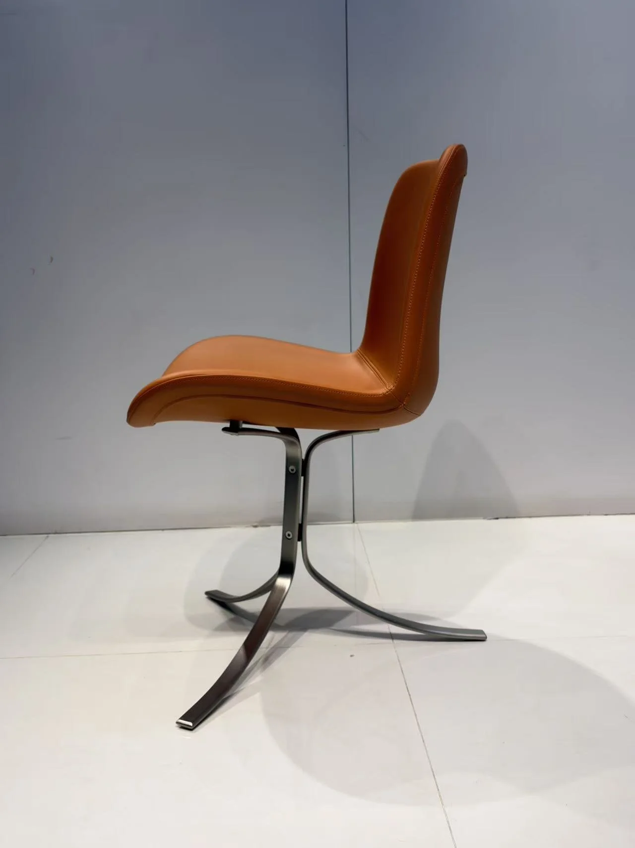 PK 9 Tulip Chair replica brown leather dupe