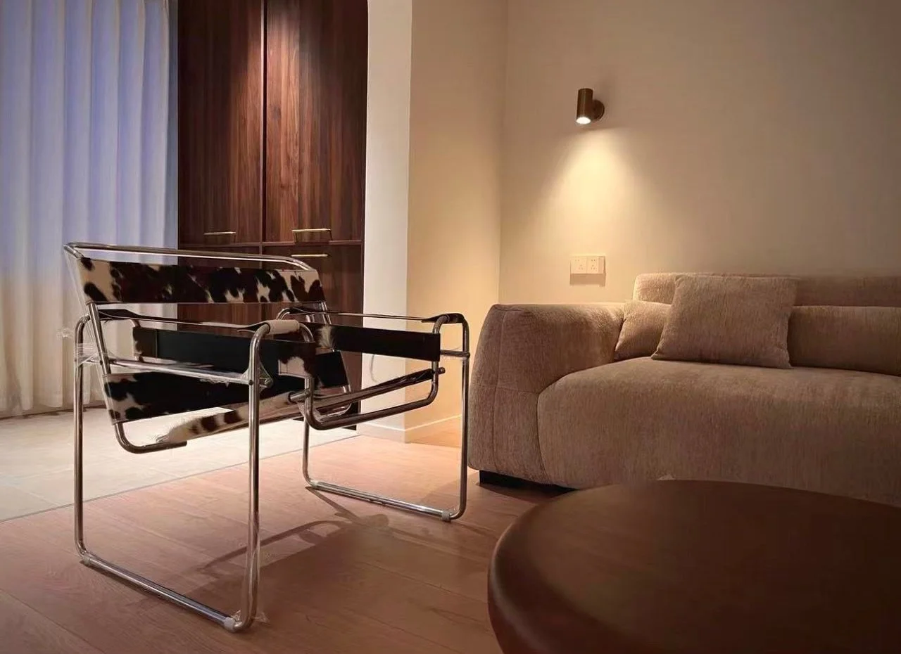 Wassily Chair dupe cow animal skin