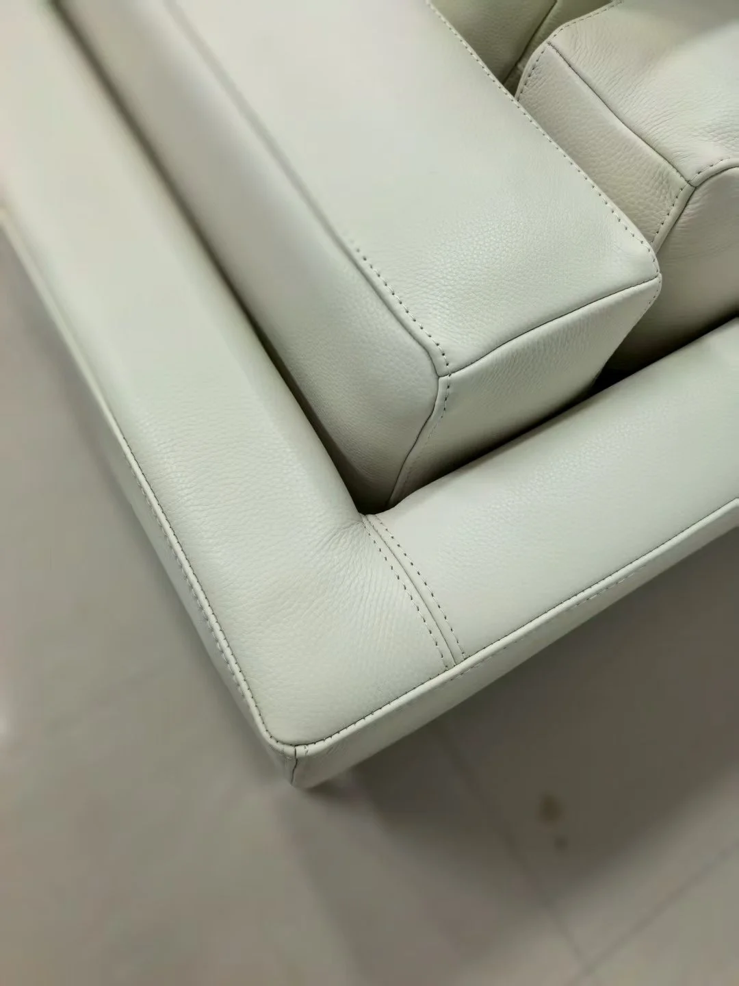 Como 80 sofa replica