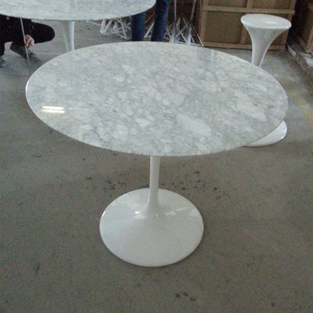Round Tulip Table replica