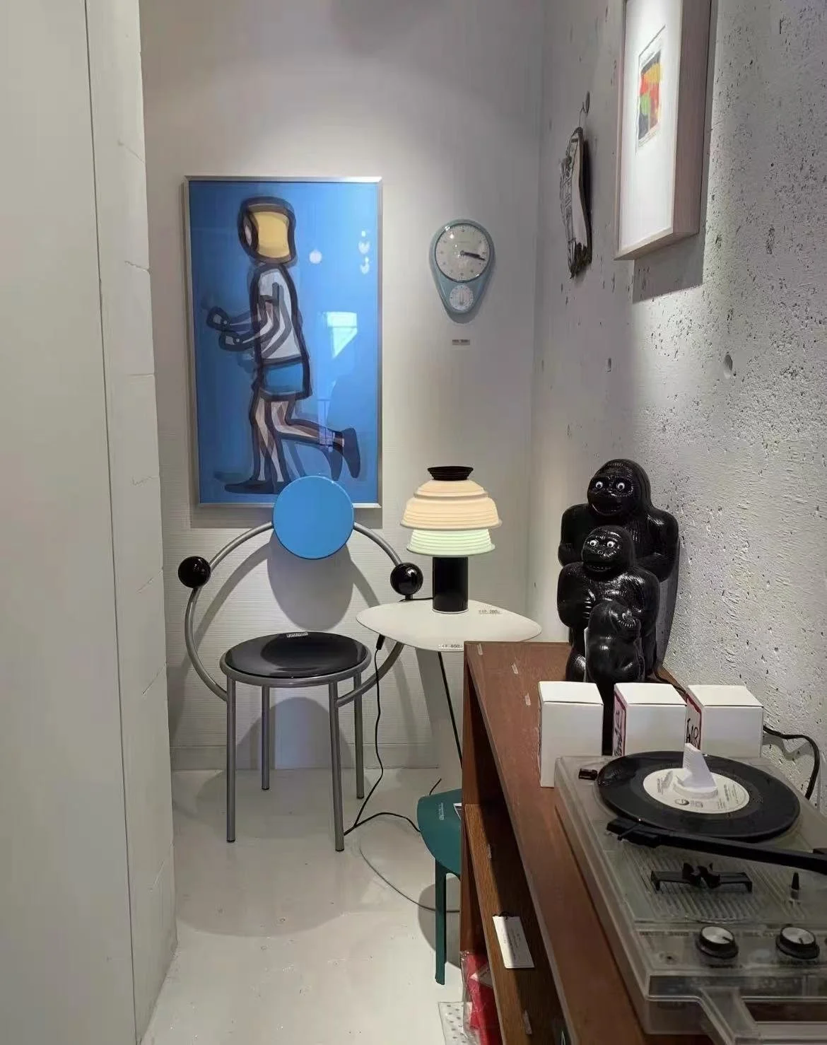 First chair memphis design