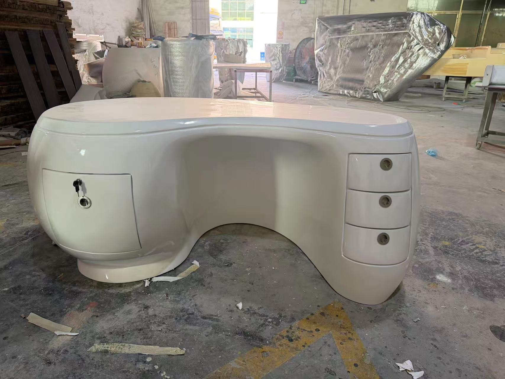 Boomerang Desk Calka replica dupe