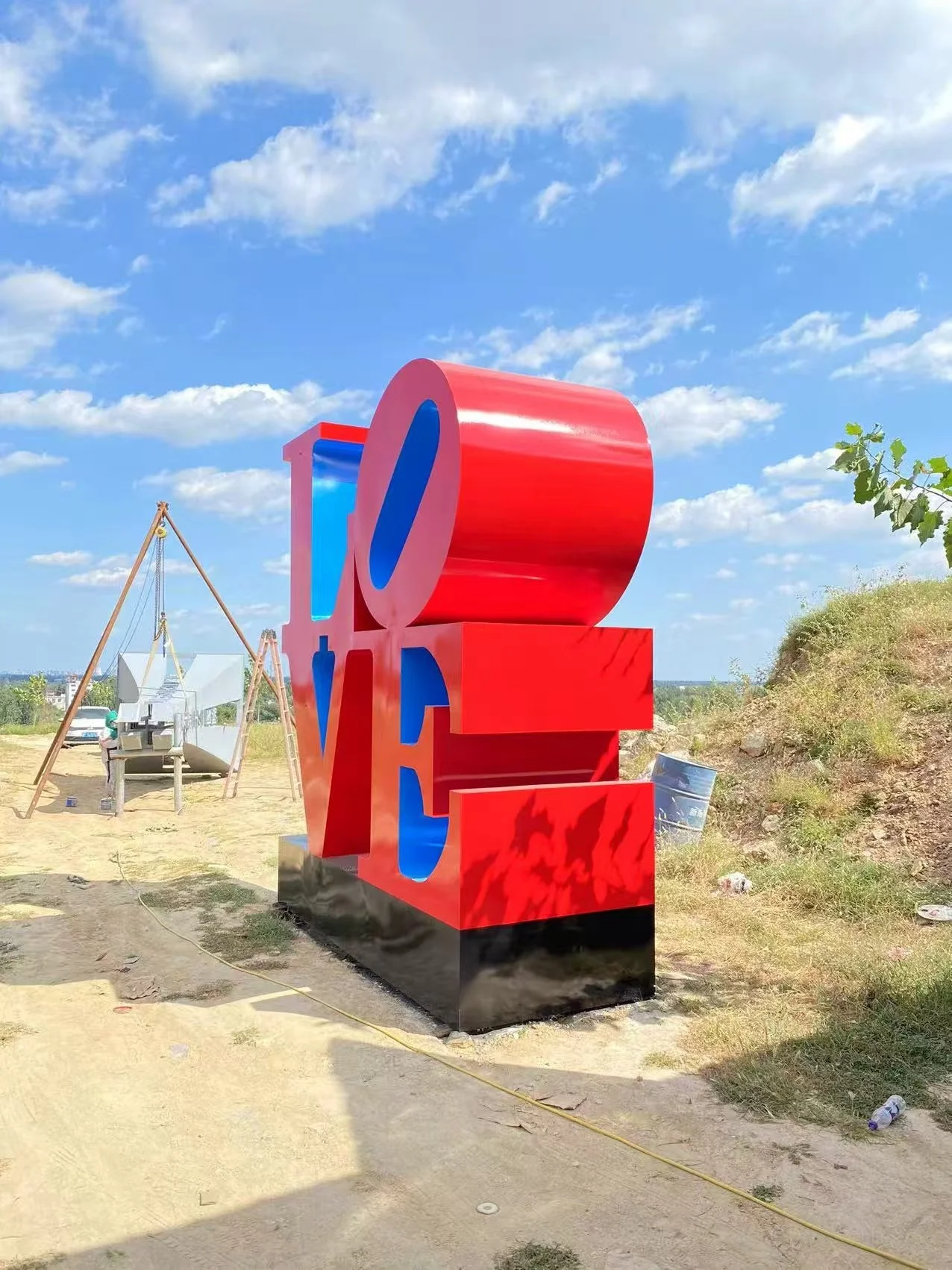 Love sculpture Robert Indiana replica dupe