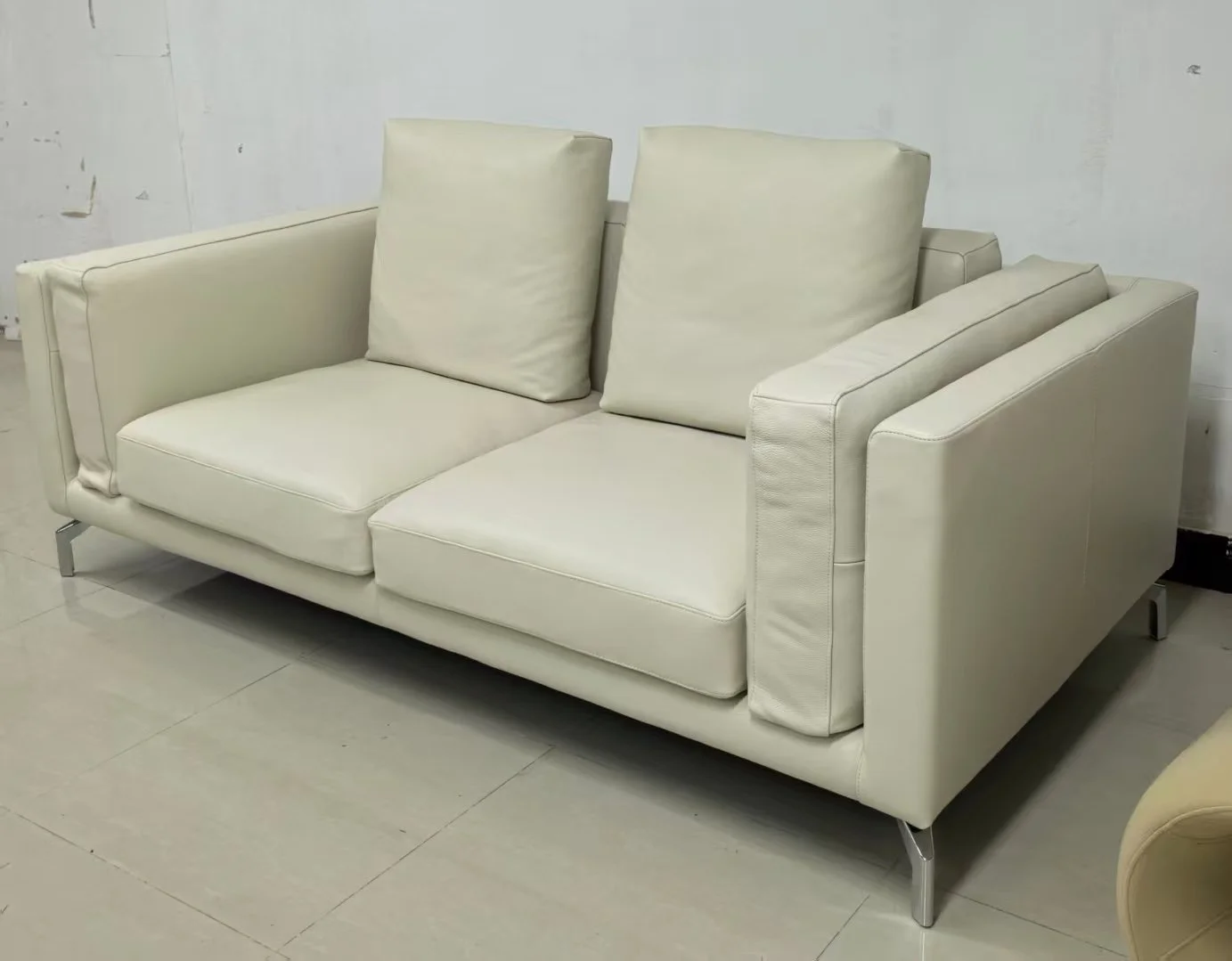 Como 80 sofa replica