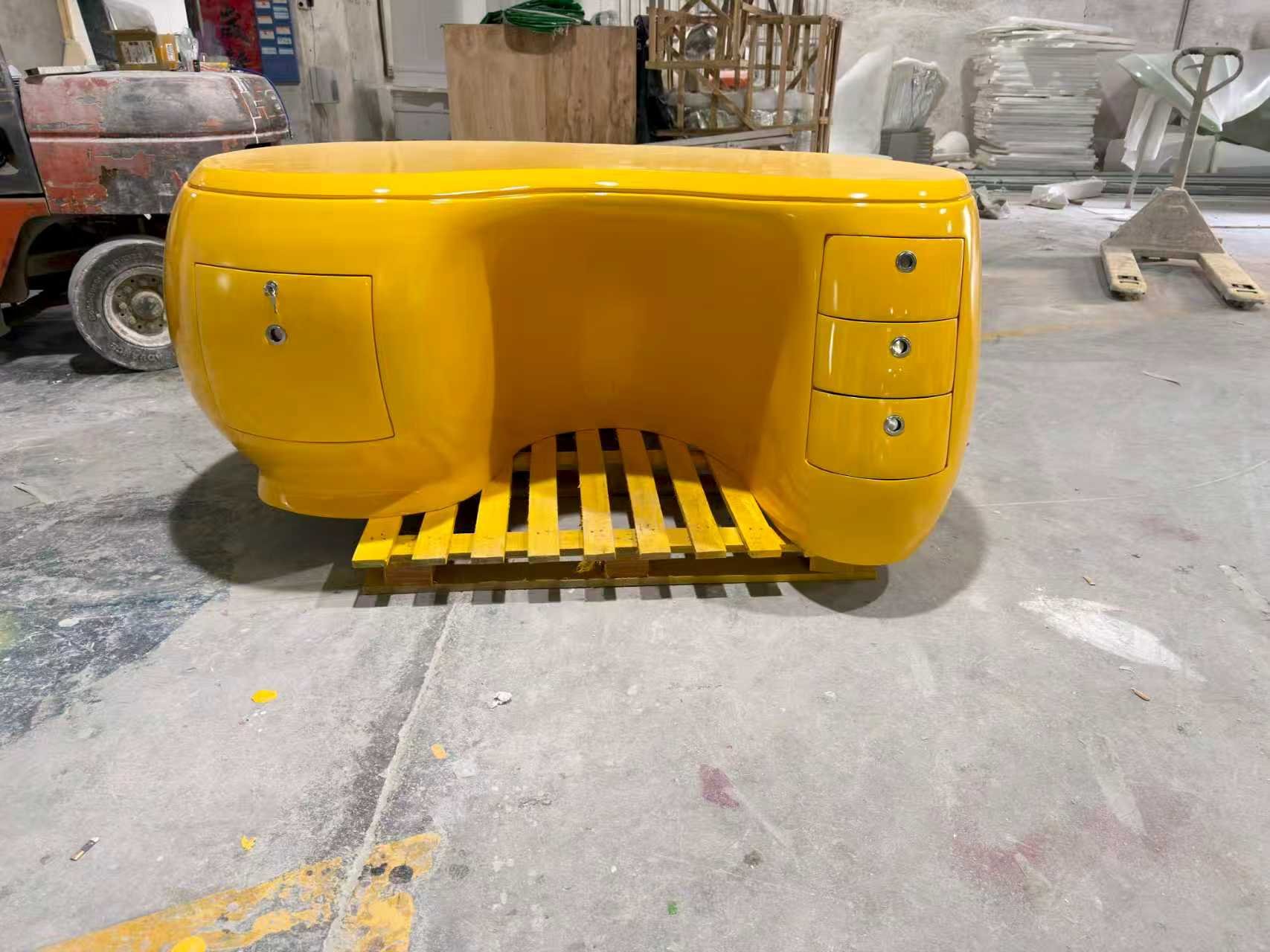 Boomerang Desk Calka replica yellow