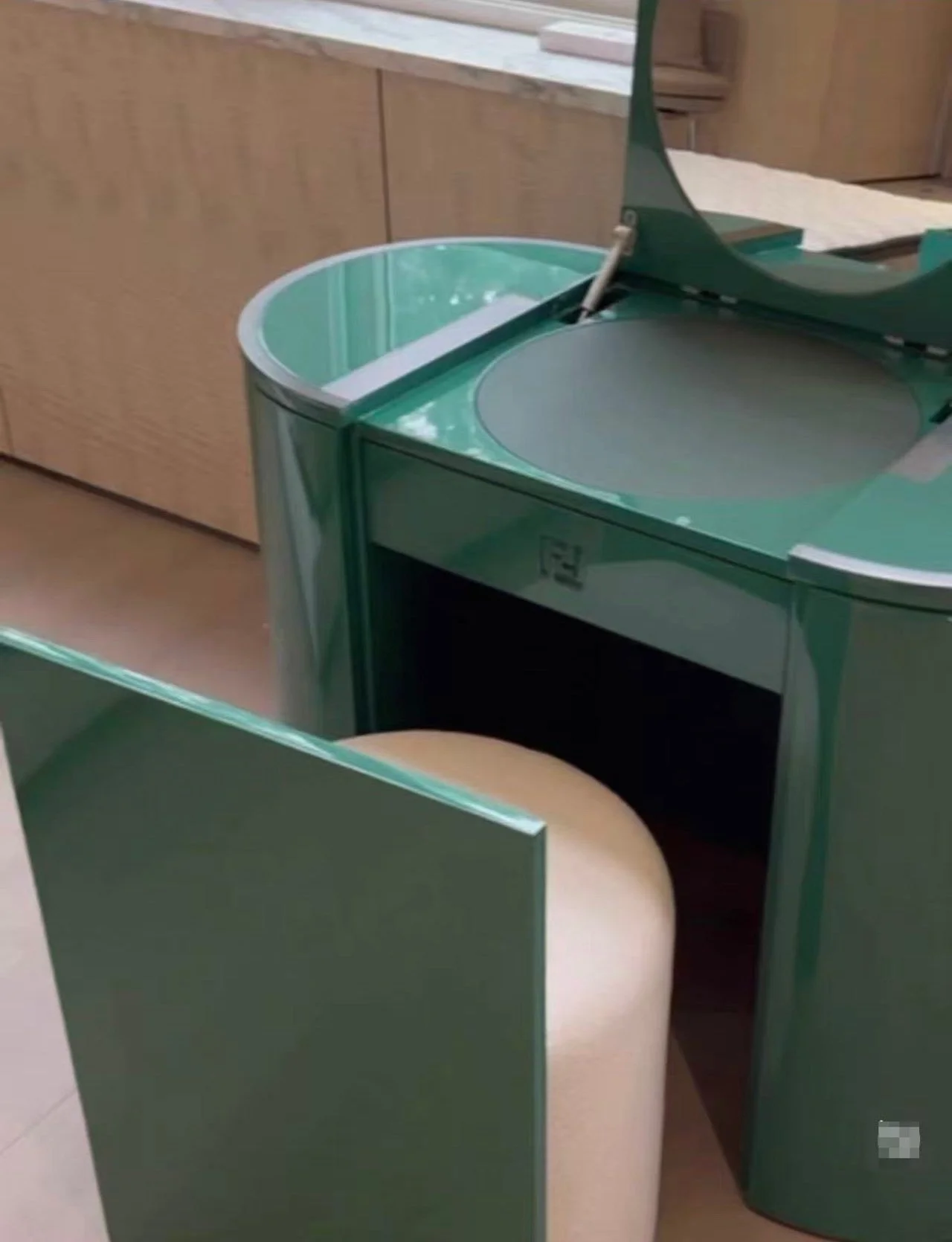 O'Lock Vanity Fendy dupe