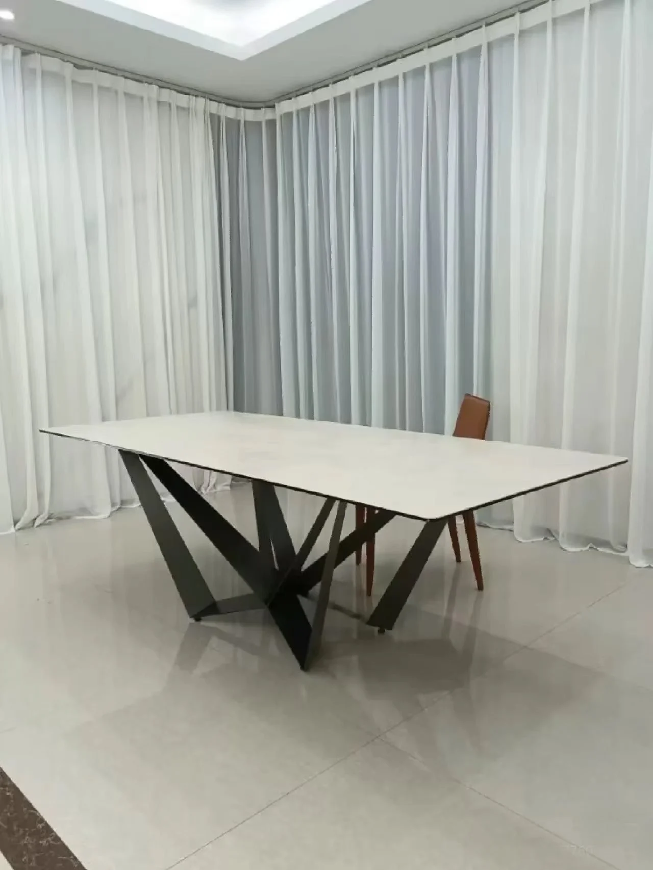 Catellan Italia skorpio keramik table