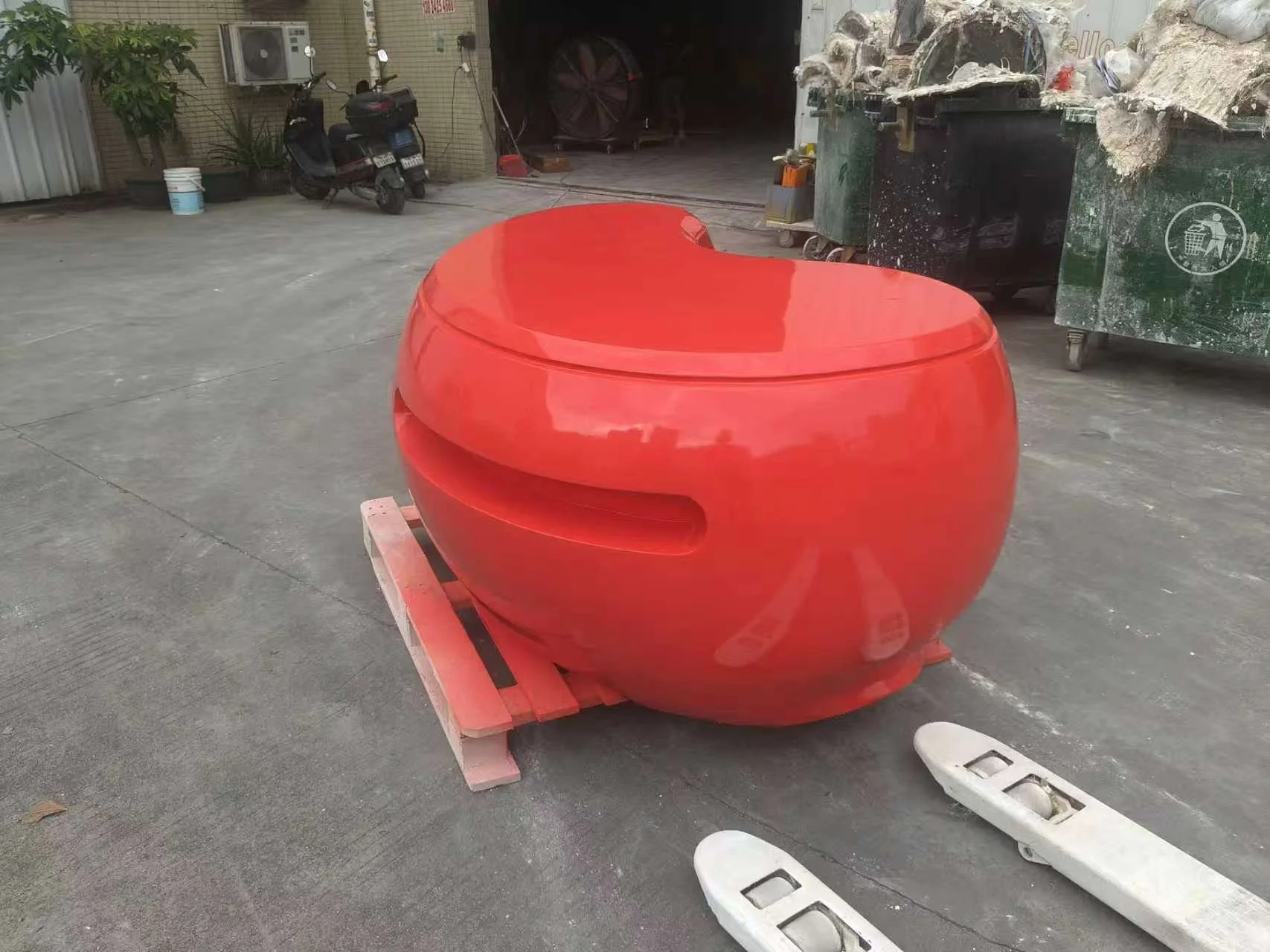 Boomerang Desk Calka replica dupe red color