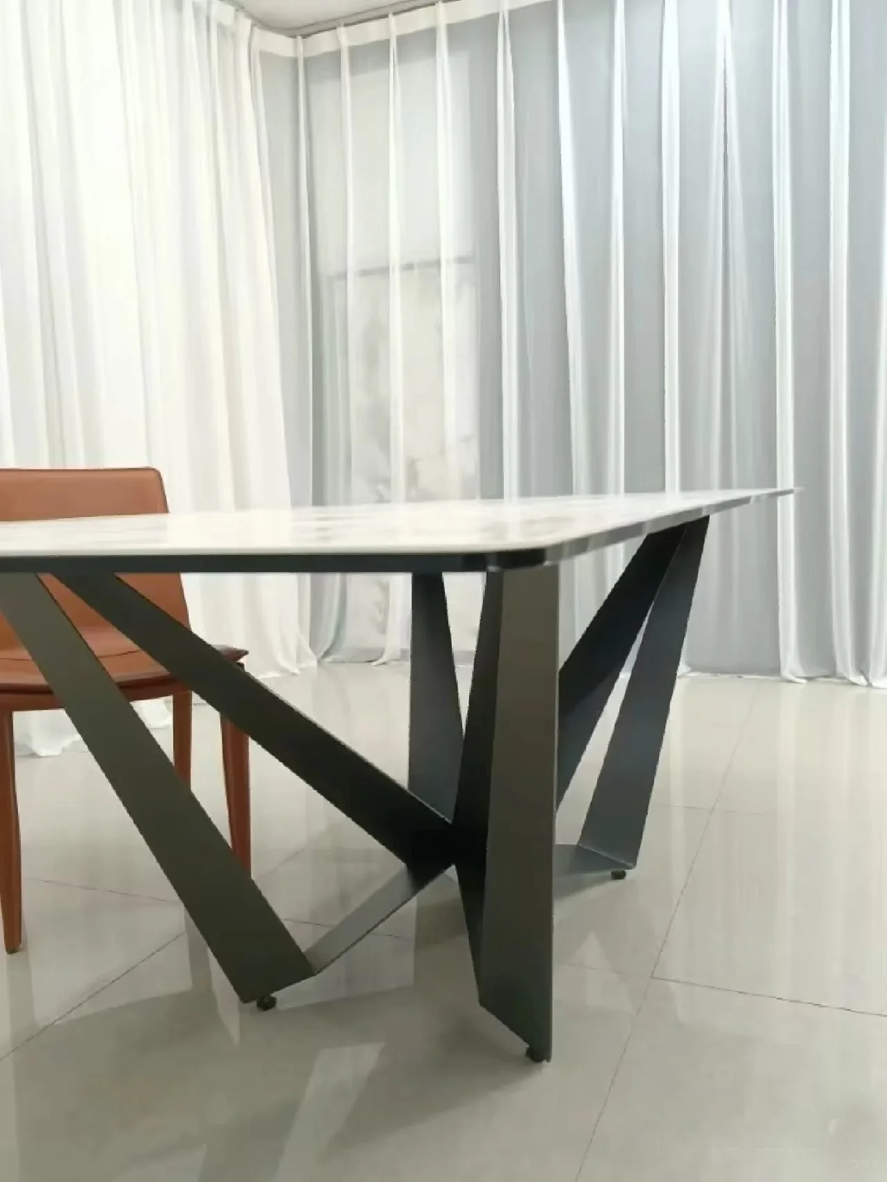 Catellan Italia skorpio keramik table
