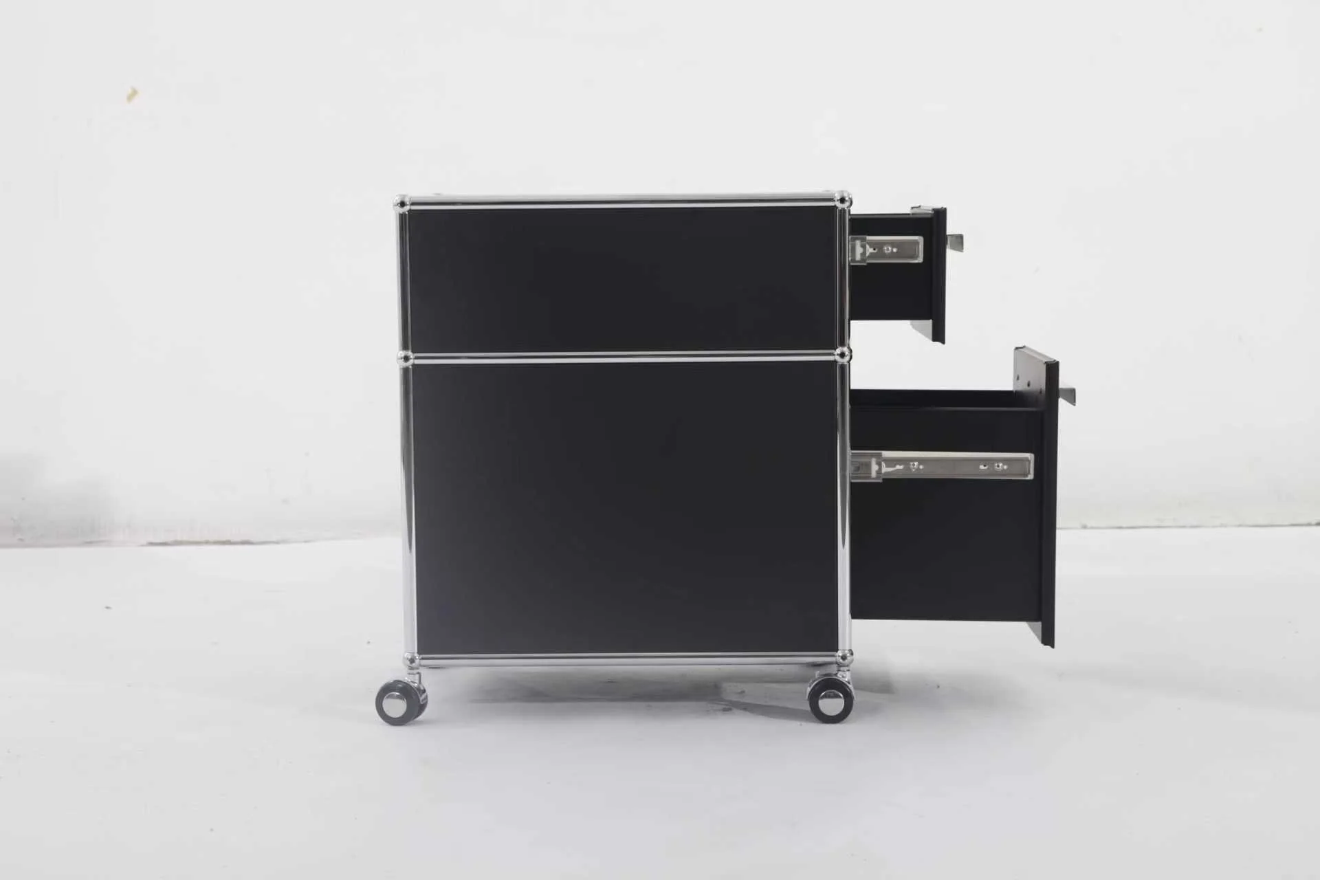 USM Haller cabinet replica