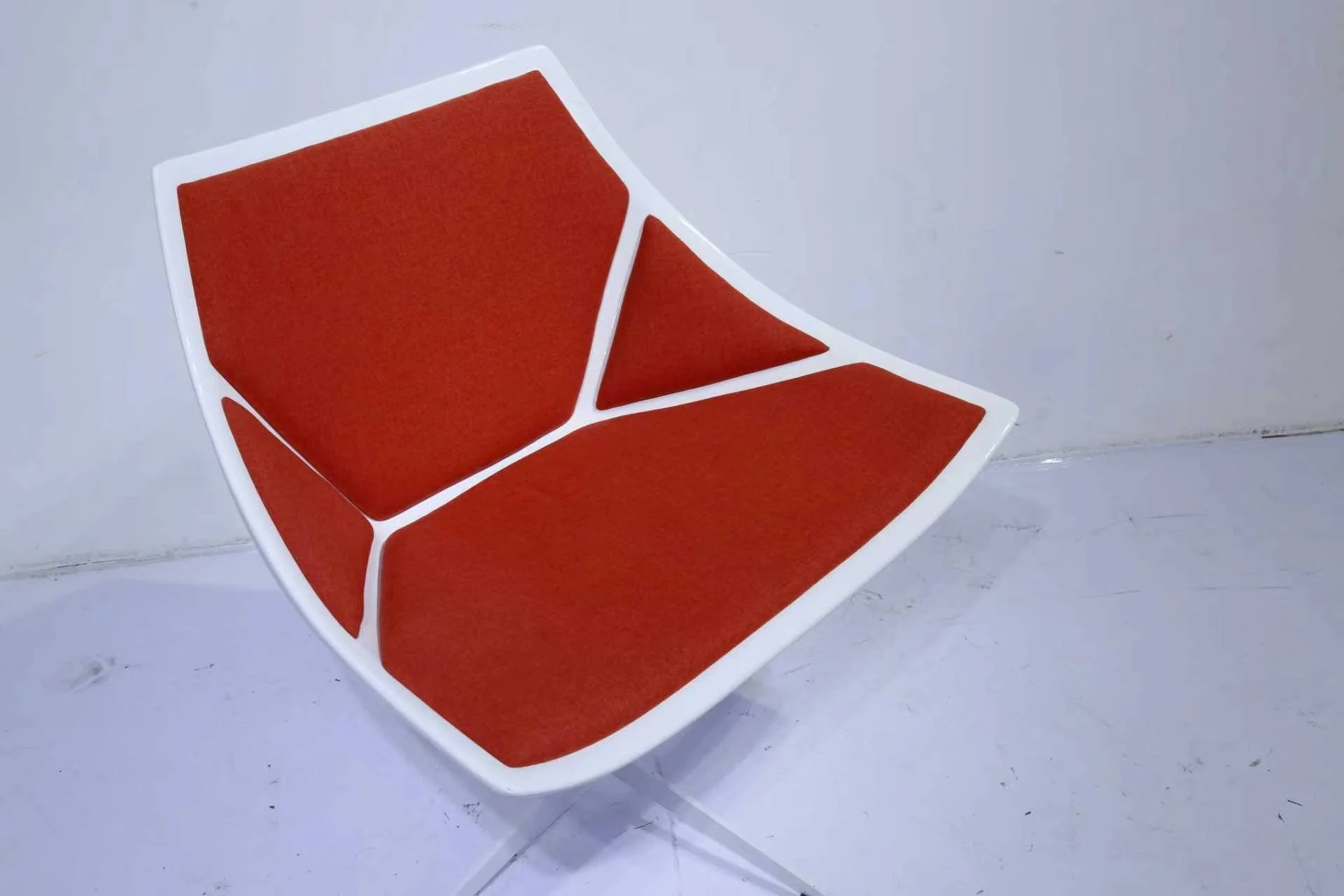Space lounge chair Fritz Hansen dupe