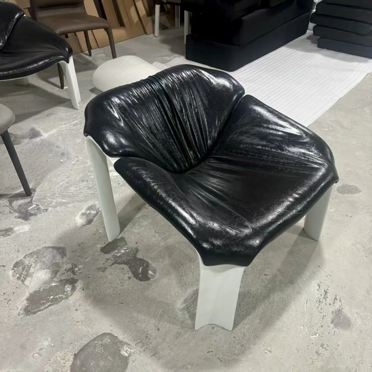 F300 Lounge Chair