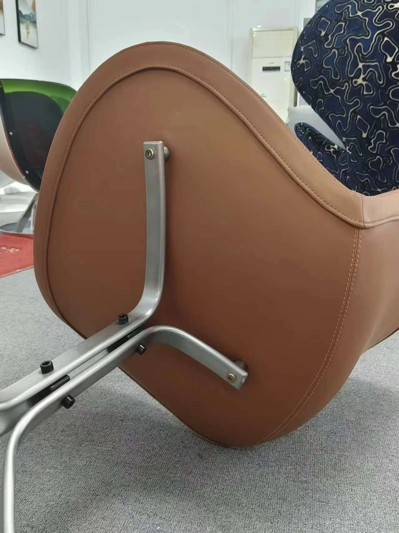 PK 9 Tulip Chair Poul Kjærholm replica brown leather dupe