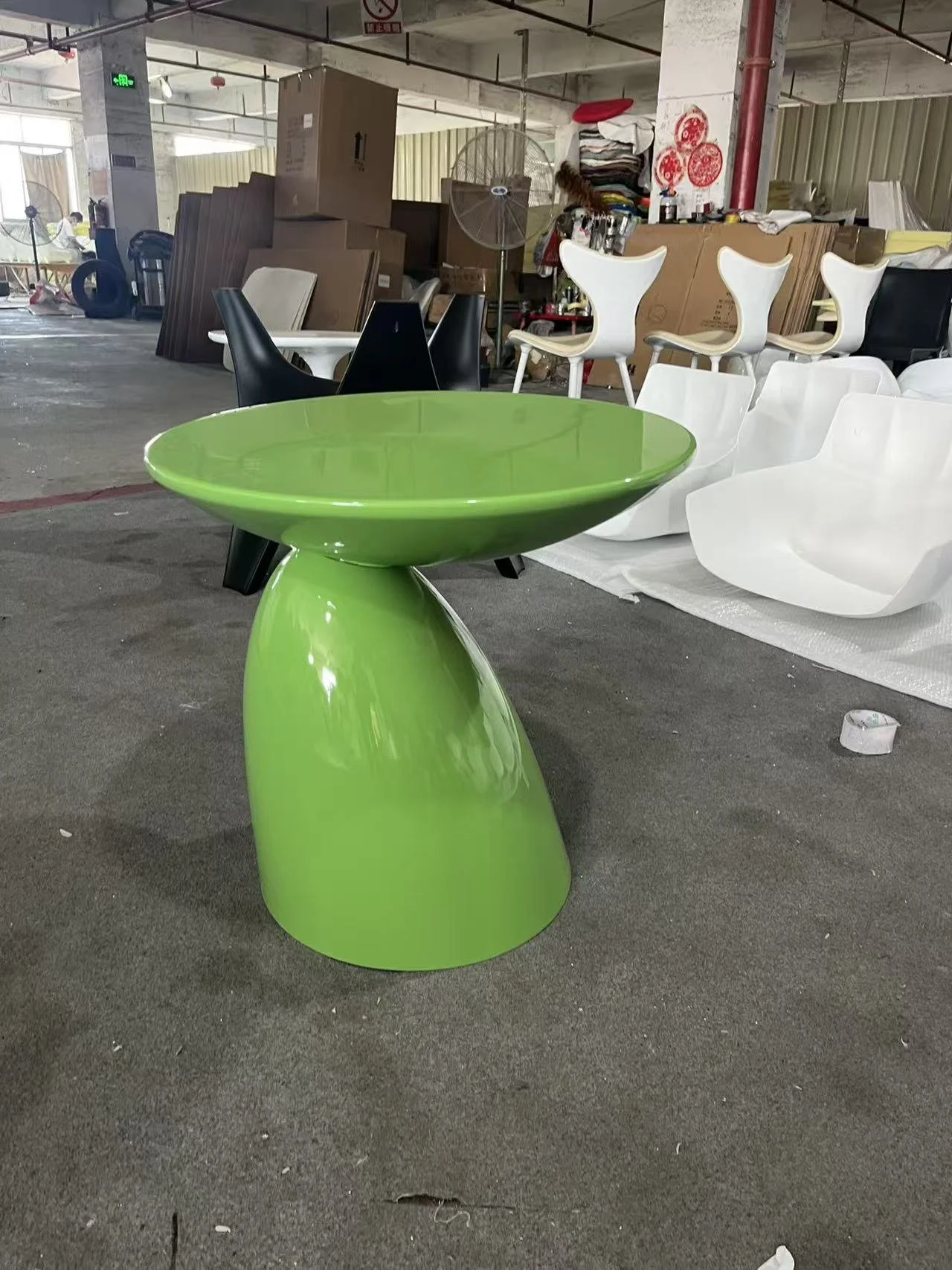 Parabel dining table replica