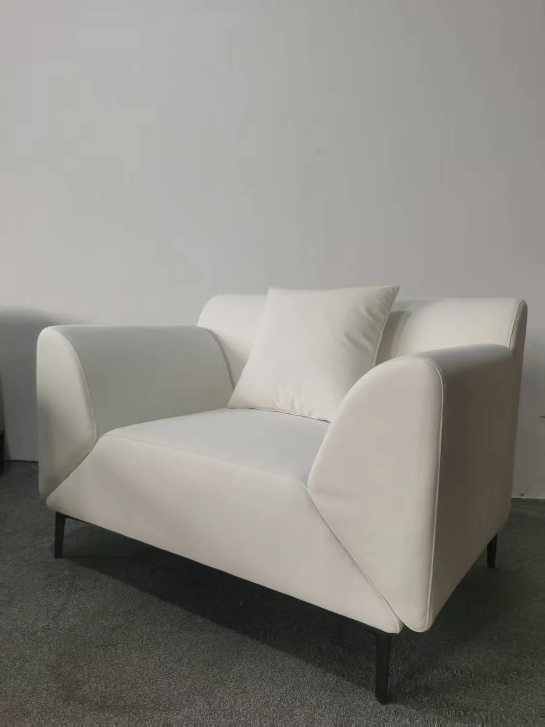 Pacific pure chair Jori replica