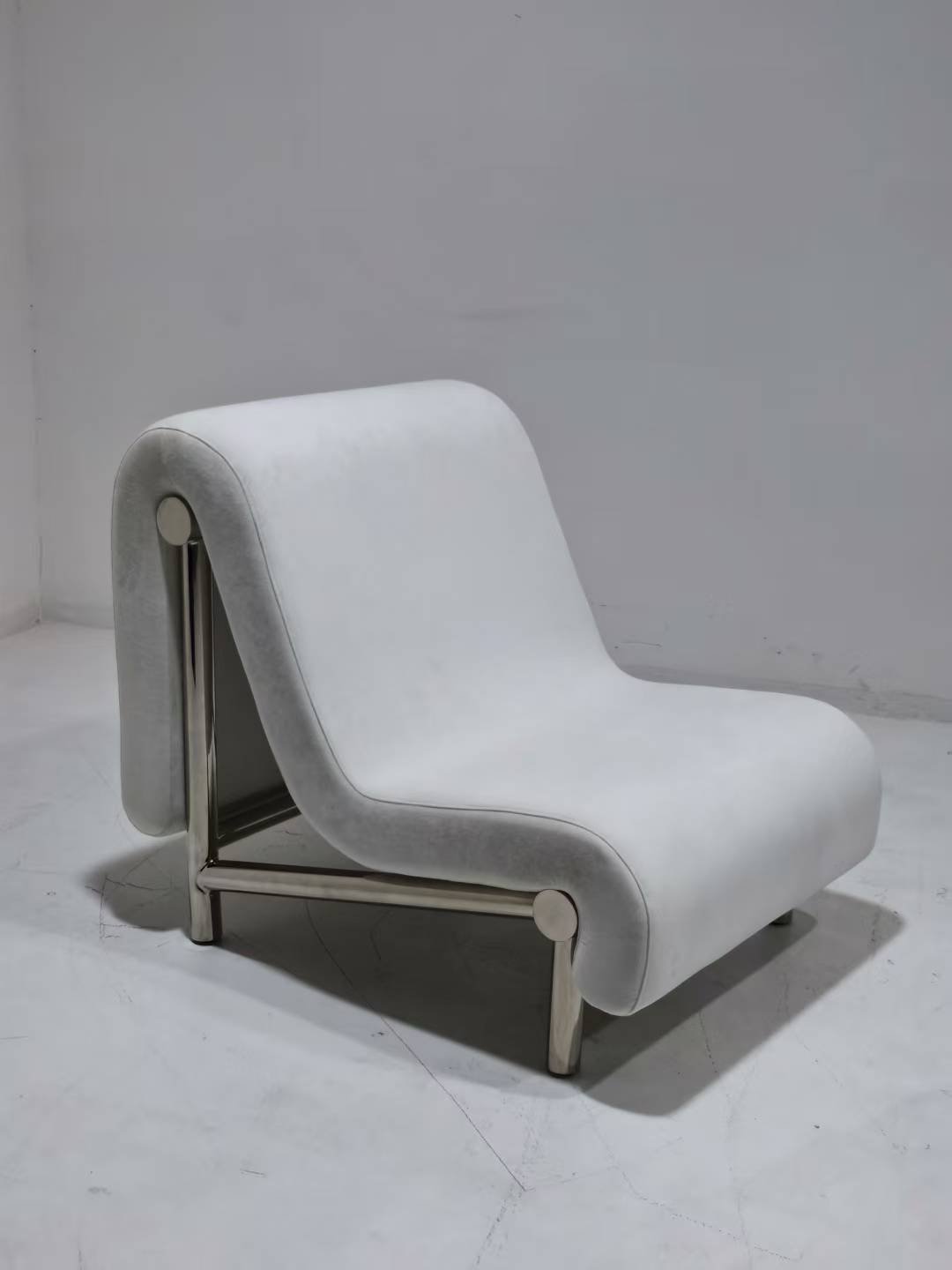 Melt lounge chair white