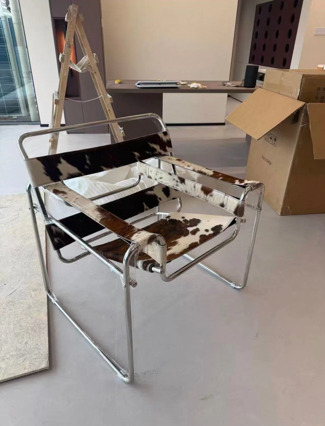 Wassily Chair dupe cow animal skin