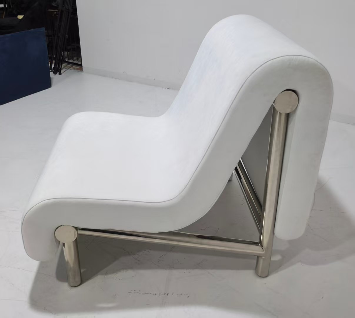 Melt lounge chair white
