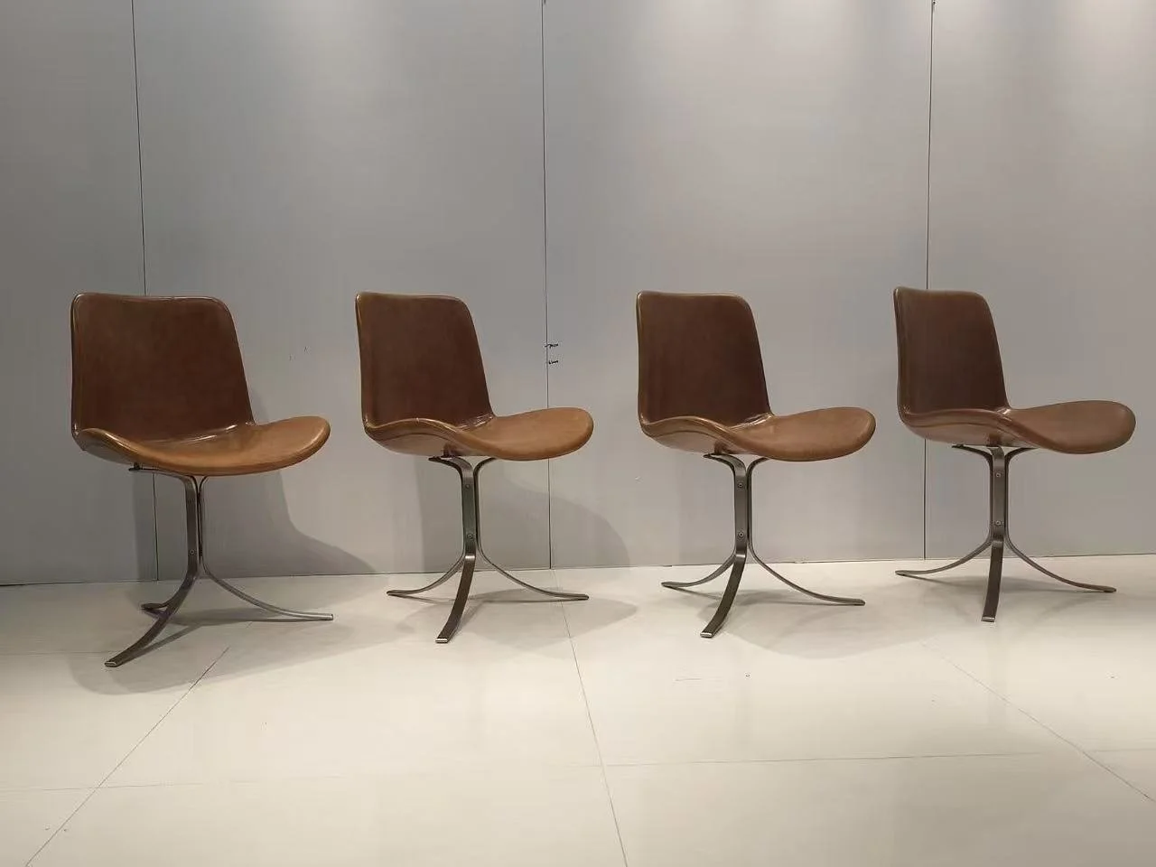 PK 9 Tulip Chair dupe replica brown leather vintage