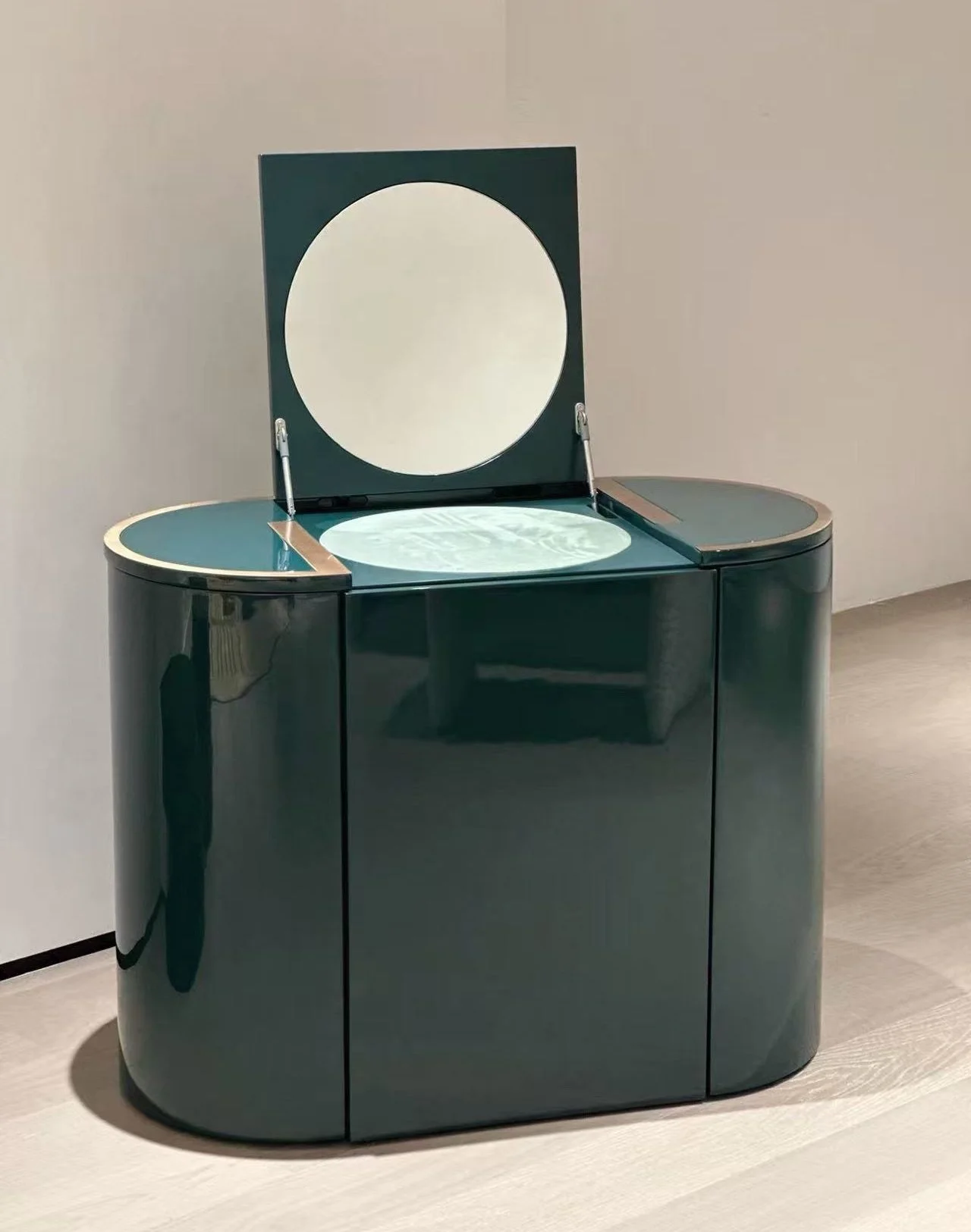 O'Lock Vanity Fendy dupe