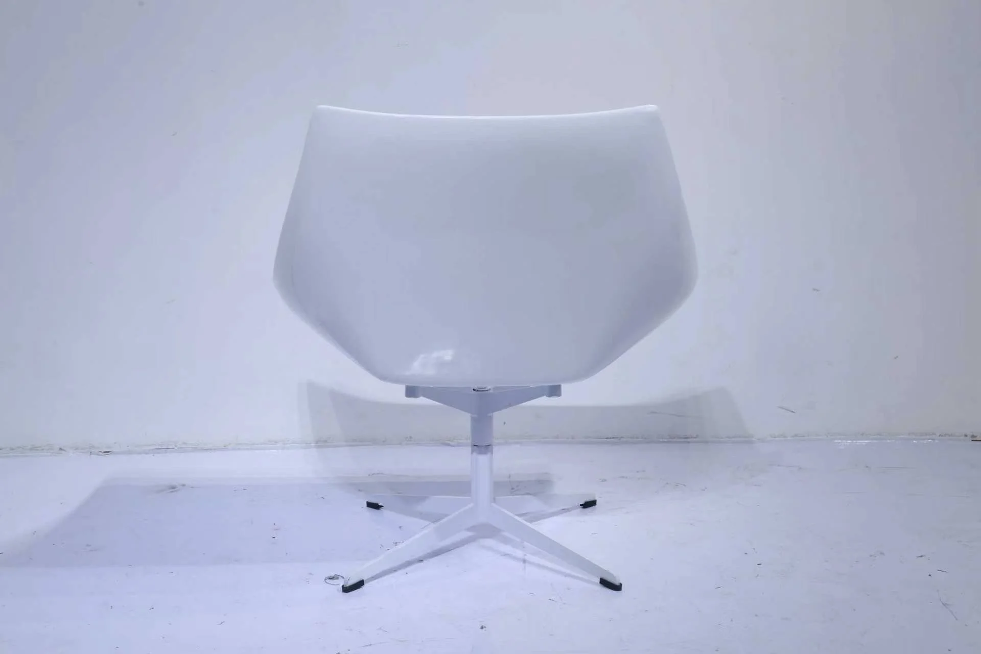 Space lounge chair Fritz Hansen dupe