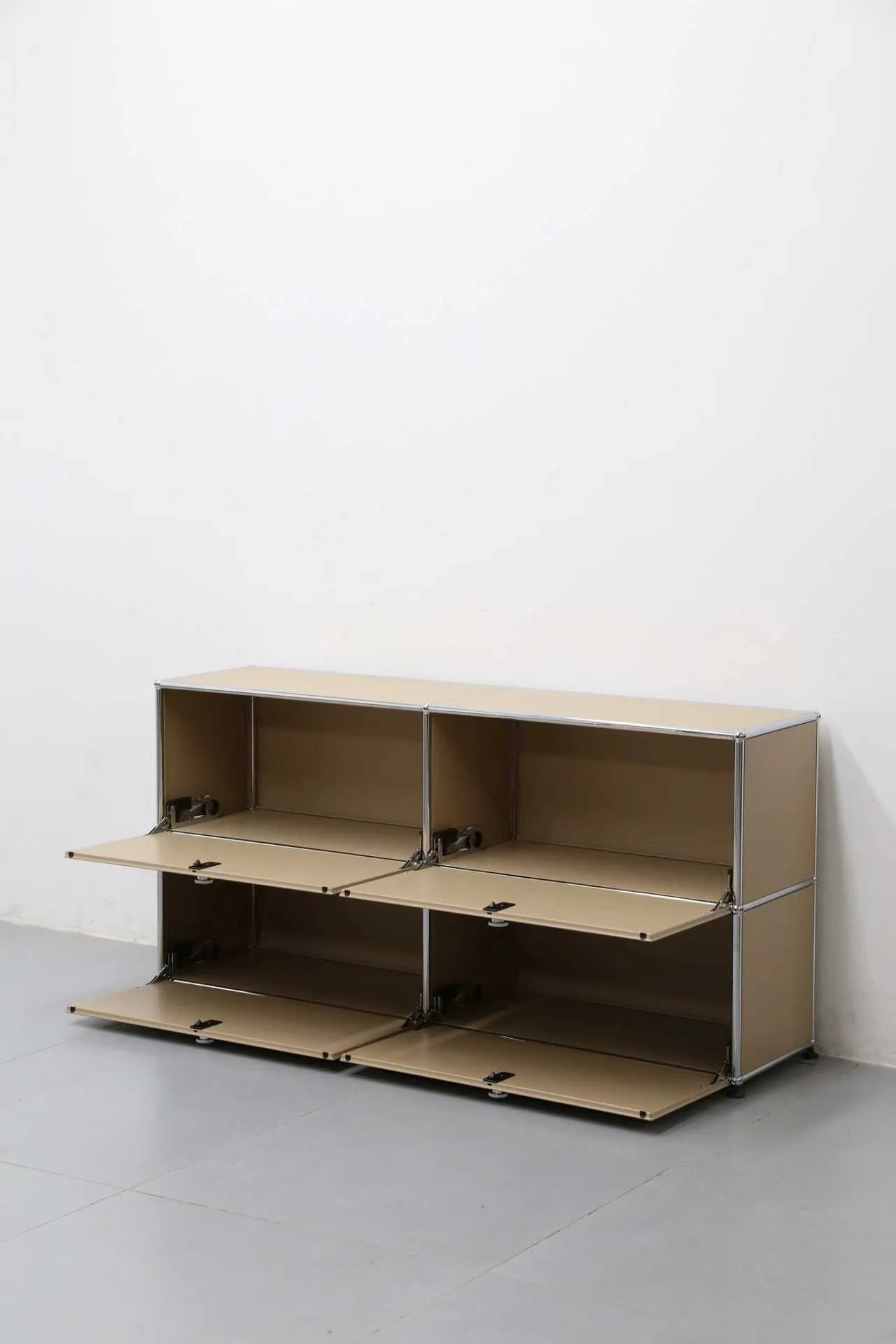 USM Haller cabinet replica