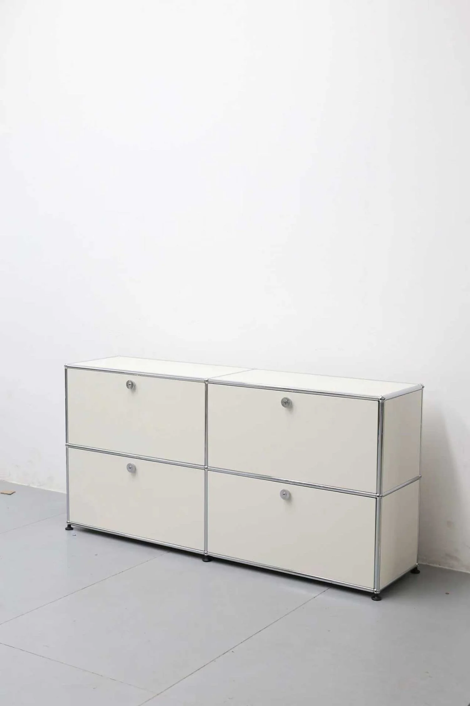 USM Haller cabinet replica