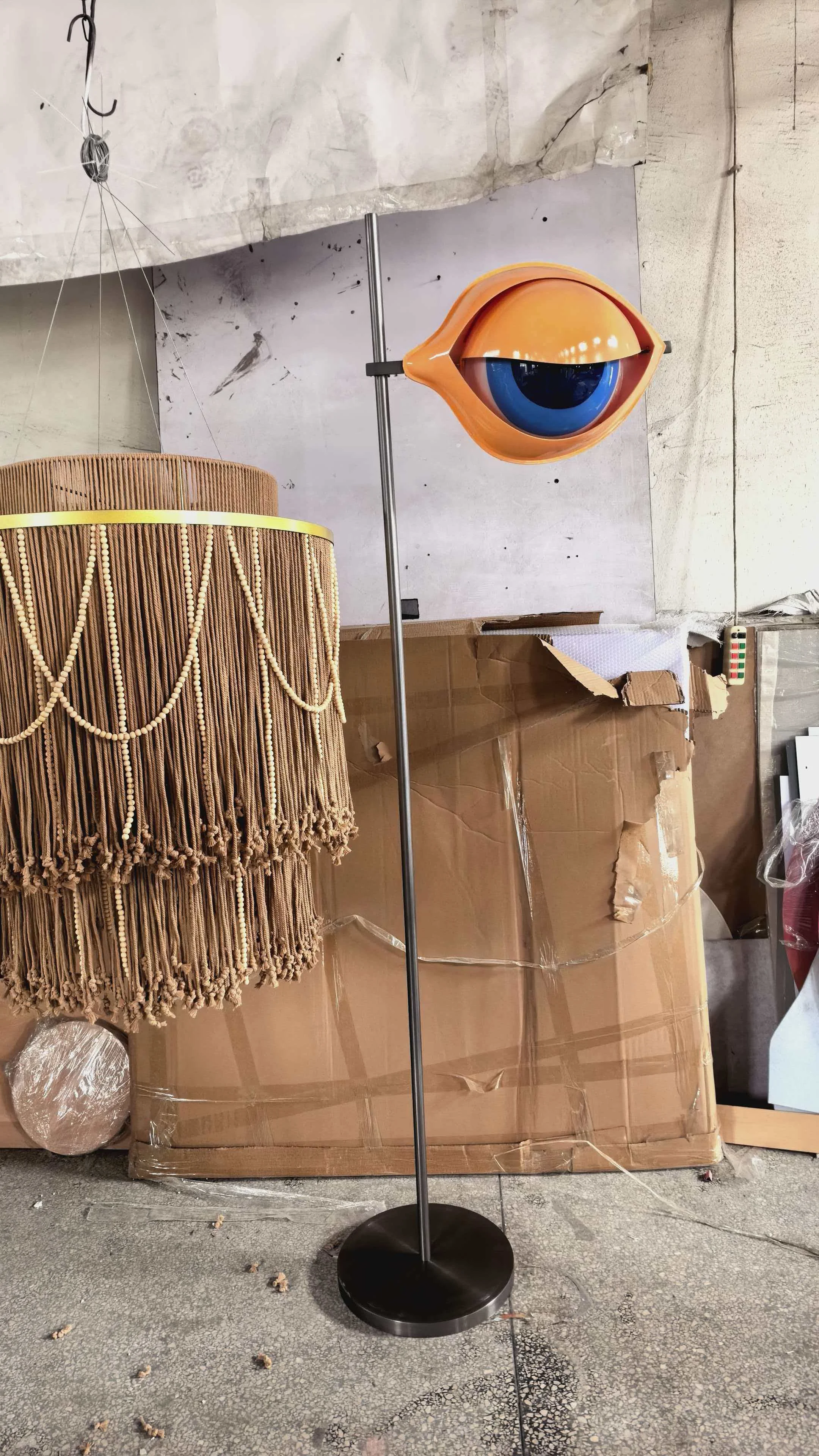 "L'Oeil" Eye Floor Lamp replica