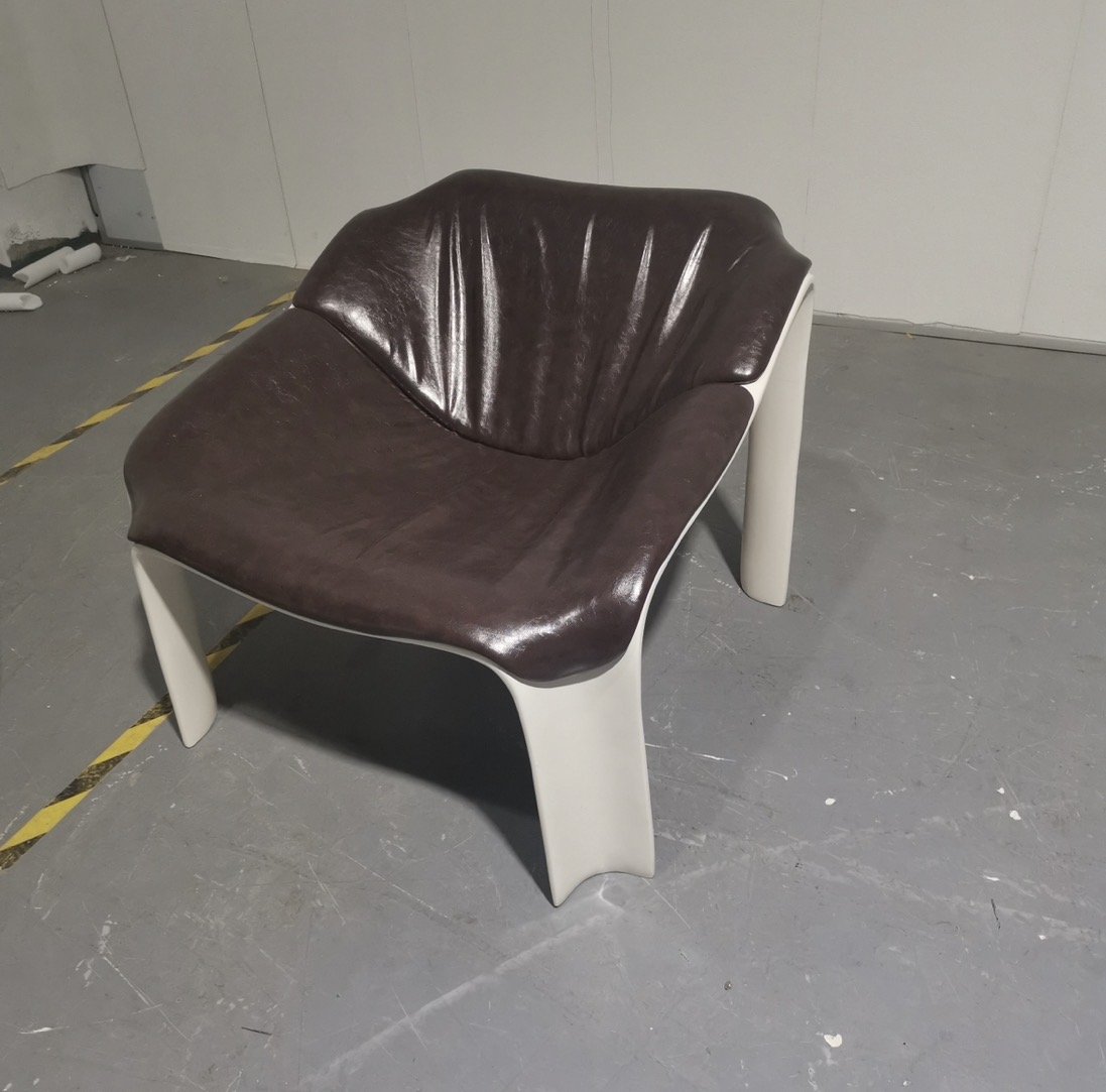 F300 Lounge Chair