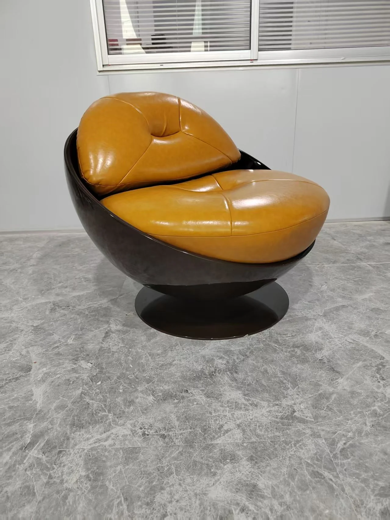 Esfera Lounge Chair Ricardo Fasanello replica dupe