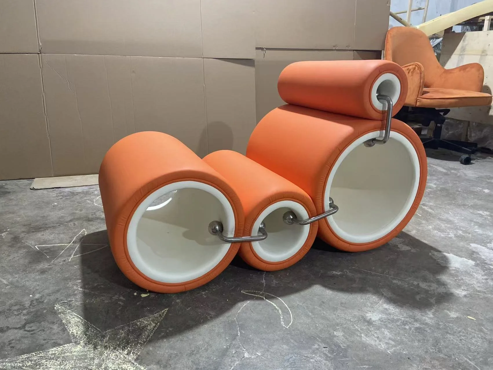 Tube chair Colombo replica dupe