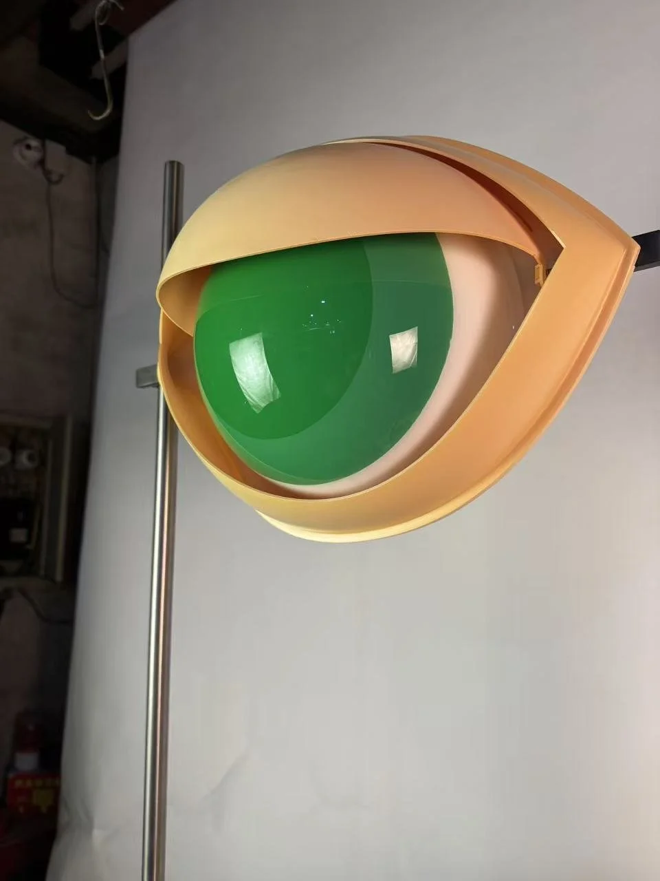 "L'Oeil" Eye Floor Lamp replica green