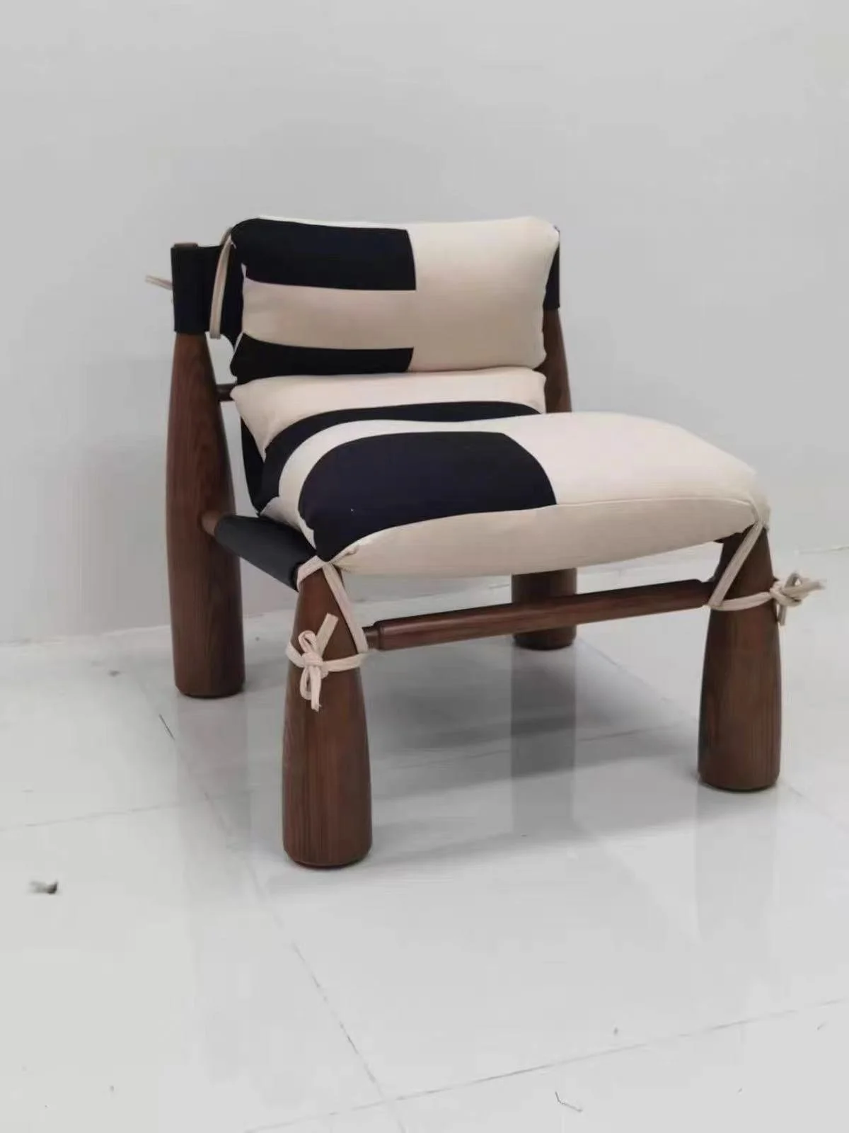Bell chair Sam Klemick