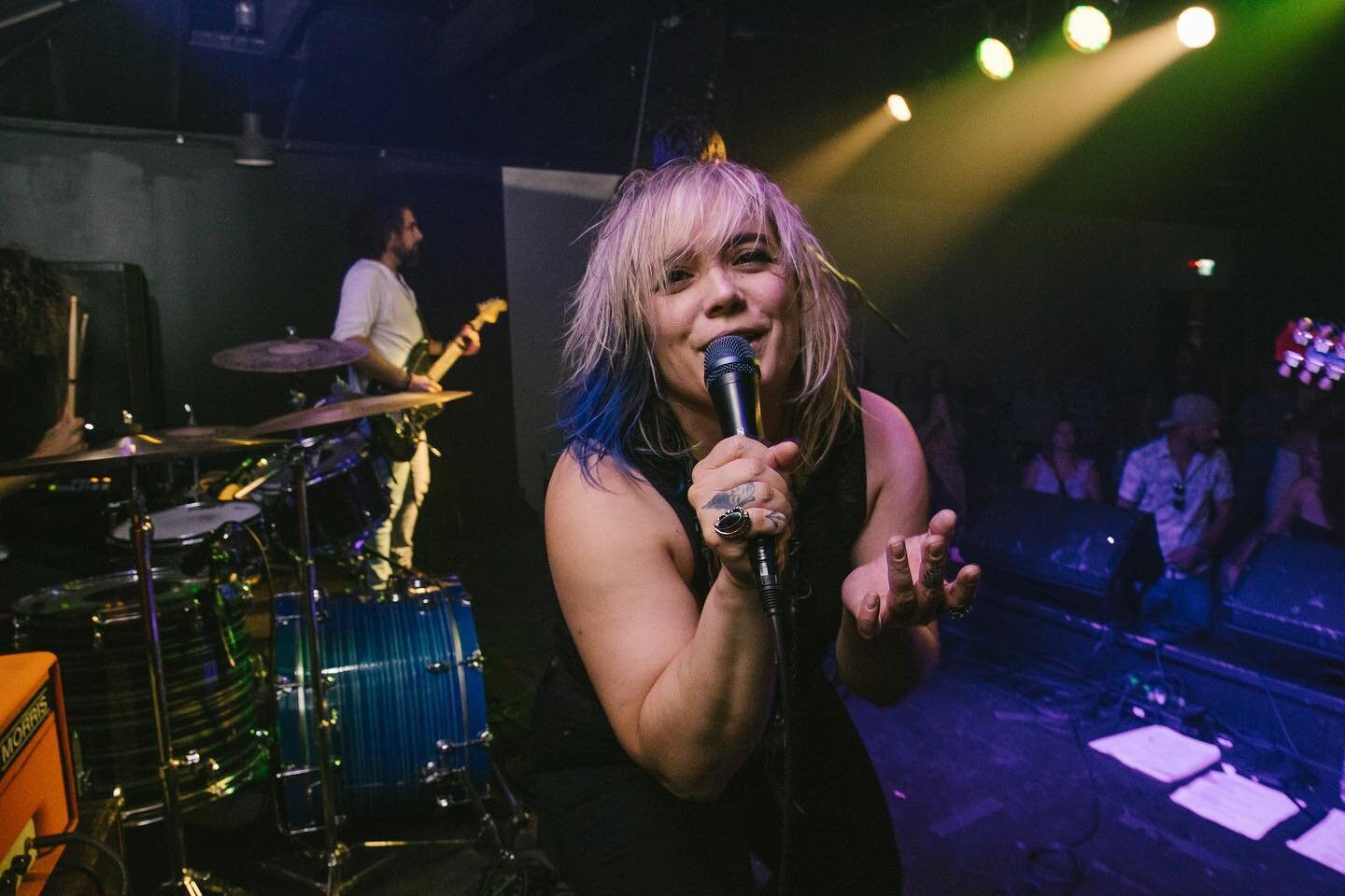 #tbt singing to Lauren 📸⁣
⁣
Come see us tomorrow @niagarawinefest and I&rsquo;ll get inside your face! ⁣
⁣
#sorrynotsorry #themandevilles #bladesofglory #onstage #singing #livemusic #livemusicphotography @laurengarbuttphotography