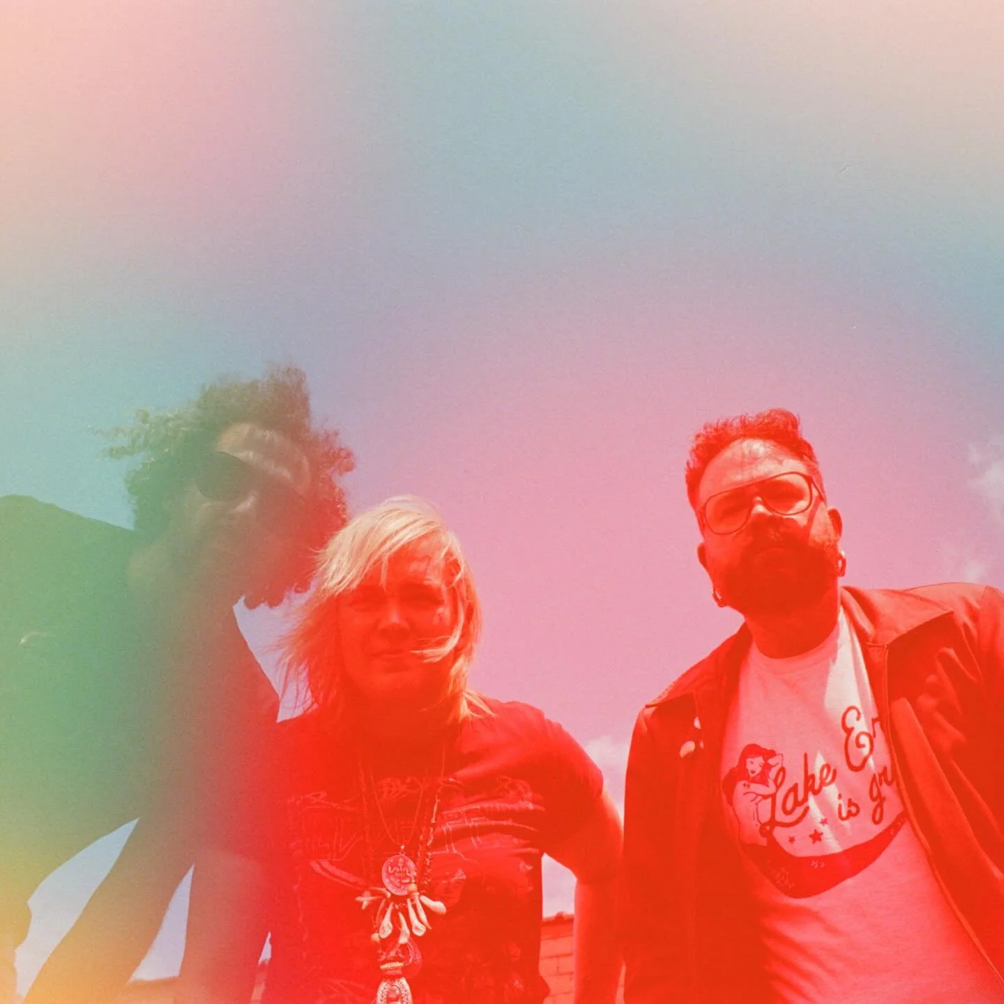 New music coming in 2 weeks! Happy Holidaze everyone!

📸 @laurengarbuttphotography ❤️ fun film

#newmusic #themandevilles #everybitofviolence